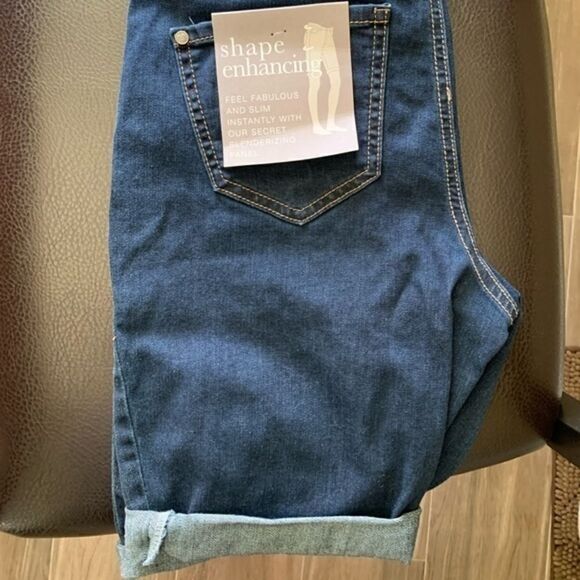 EUC- Eat 1946 Denim Shorts Size 4 - Picture 2 of 4